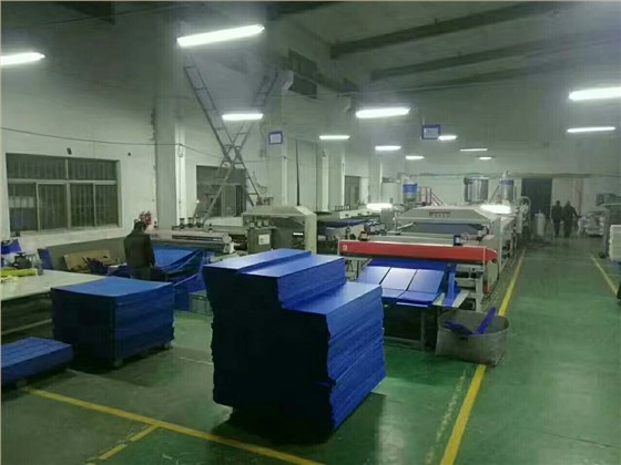 钙塑板生产现场 钙塑板生产现场