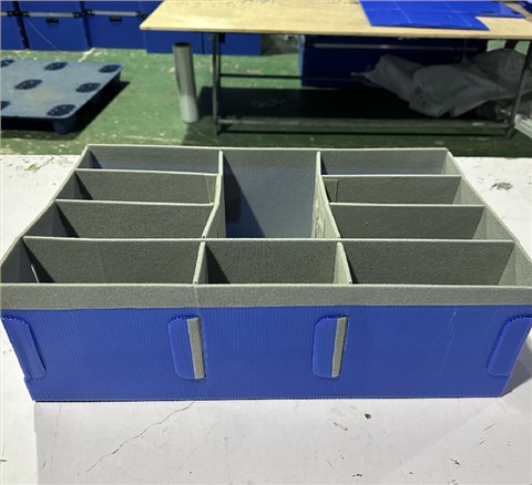 覆植绒布中空板内衬