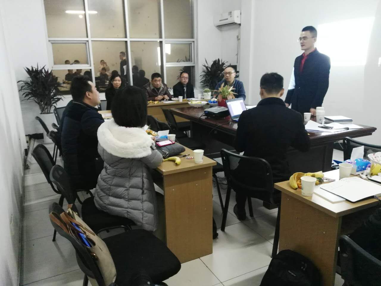 中空板厂家-汇源塑胶扒皮会