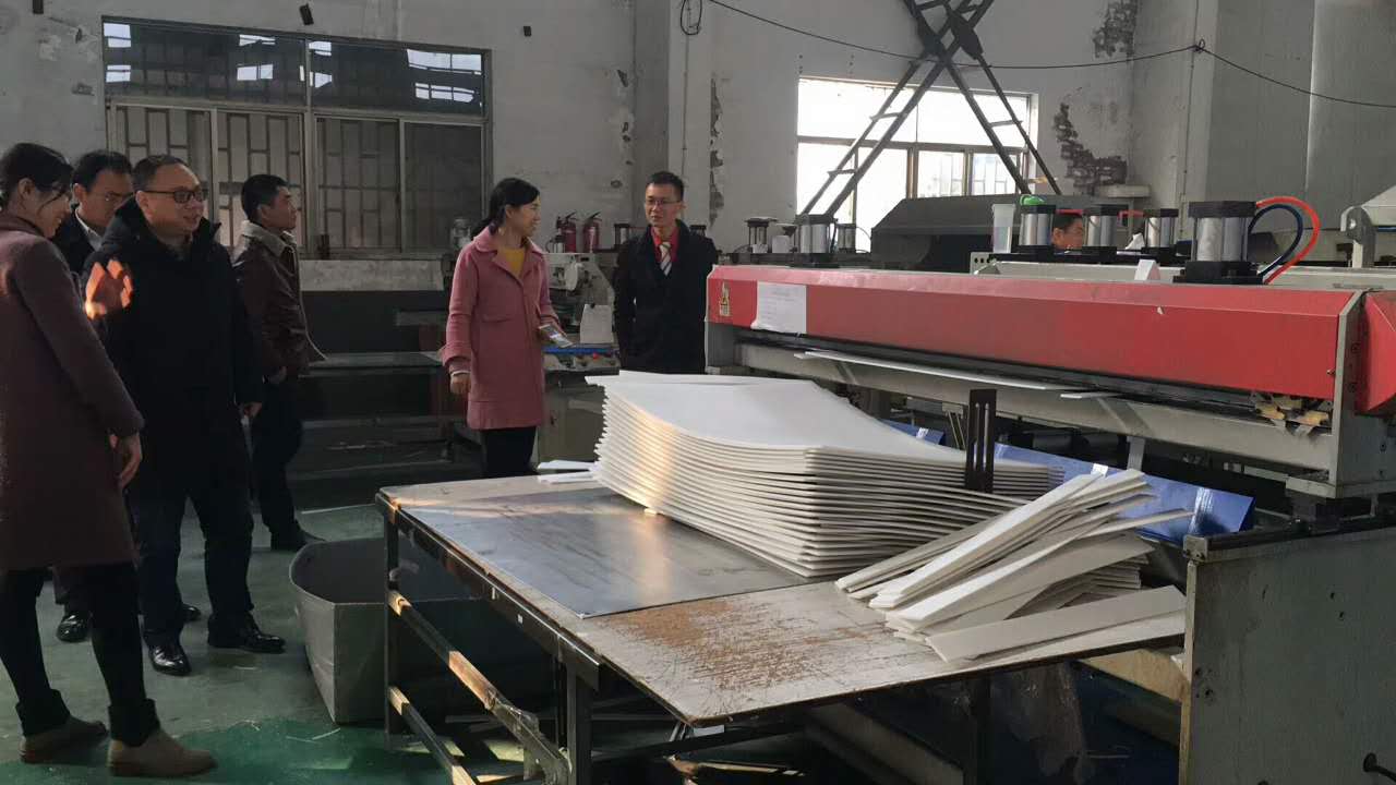 中空板厂家-汇源塑胶扒皮会3