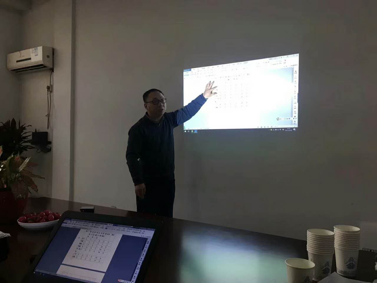 中空板厂家-汇源塑胶扒皮会7